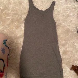 grey tank top